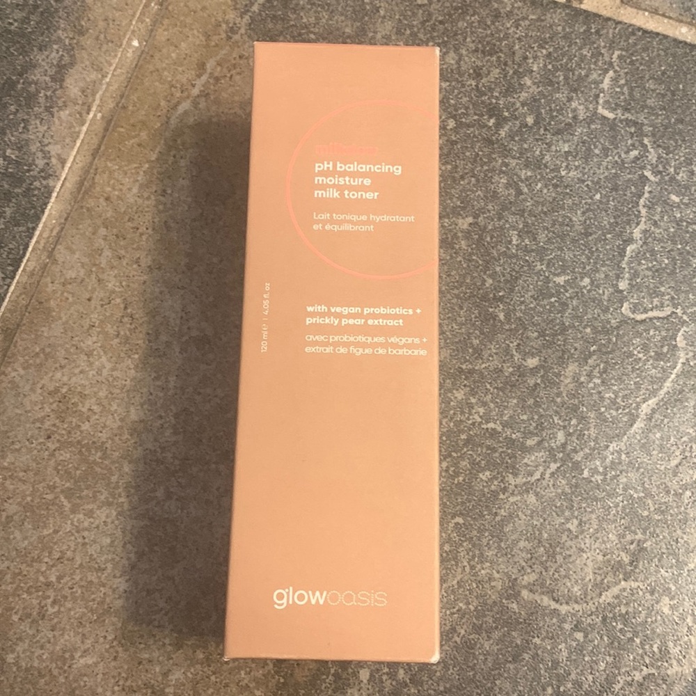 Glowoasis mildew ph balancing milk toner.